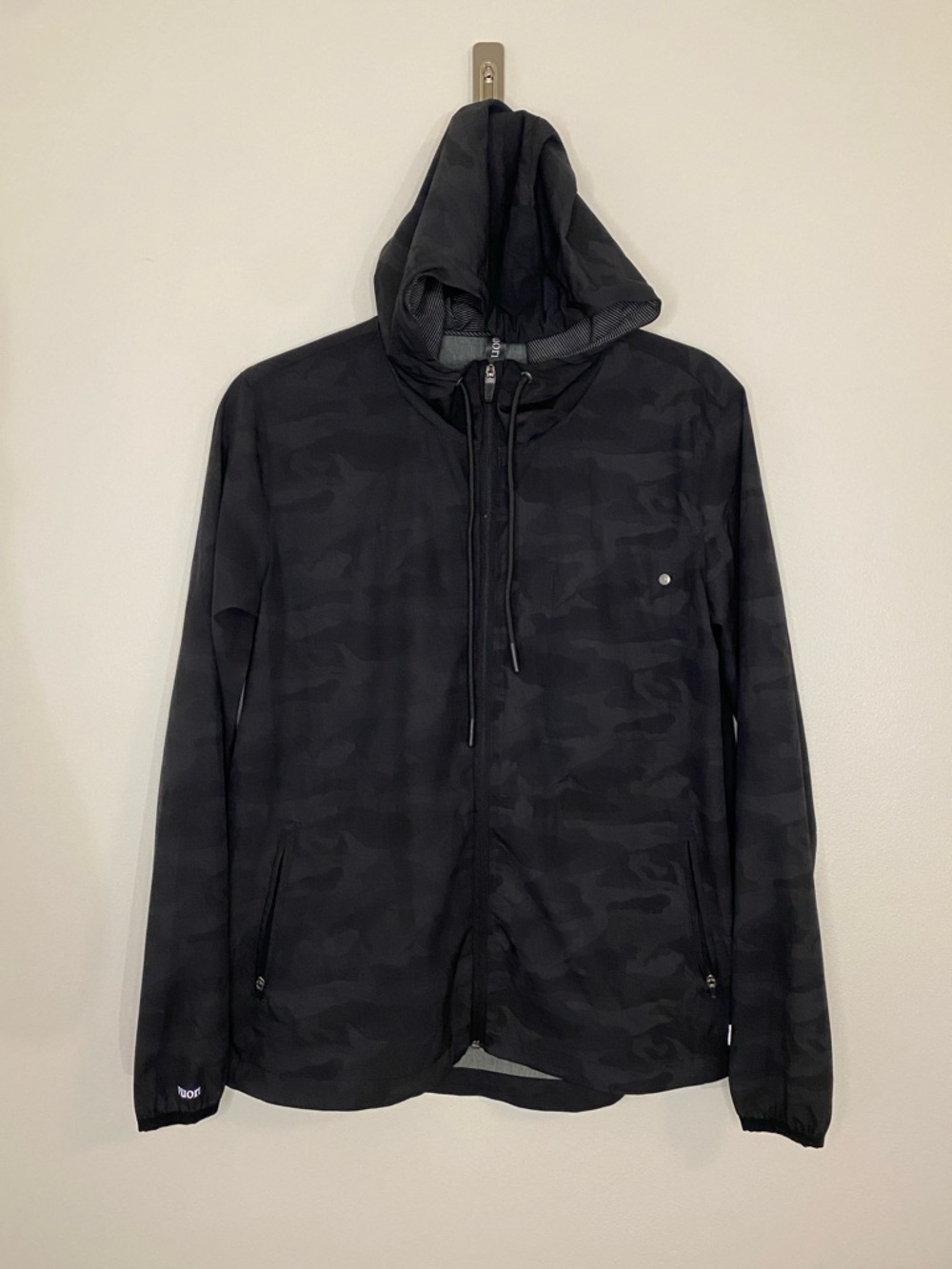 Vuori Women's Outdoor Trainer Shell Lightweight Windbreaker Black Camo Small